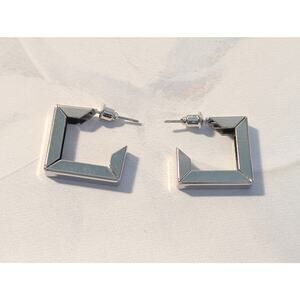 Simply Lovely Vintage 1980s Silver-Tone Square Geometric Hoop Earrings